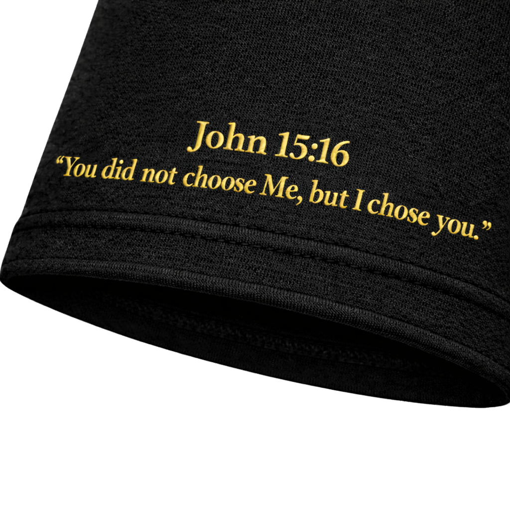 Sleeve scripture detail